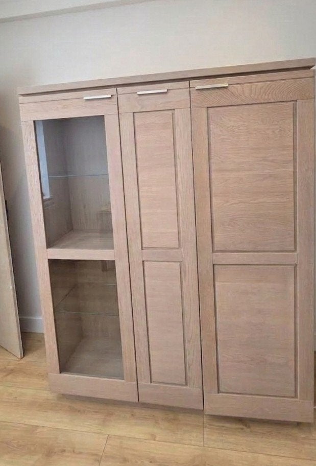 vitrinekast met glazen en dichte deuren & 2 tafels, Huis en Inrichting, Ophalen, 100 tot 150 cm, Overige houtsoorten, Modern
