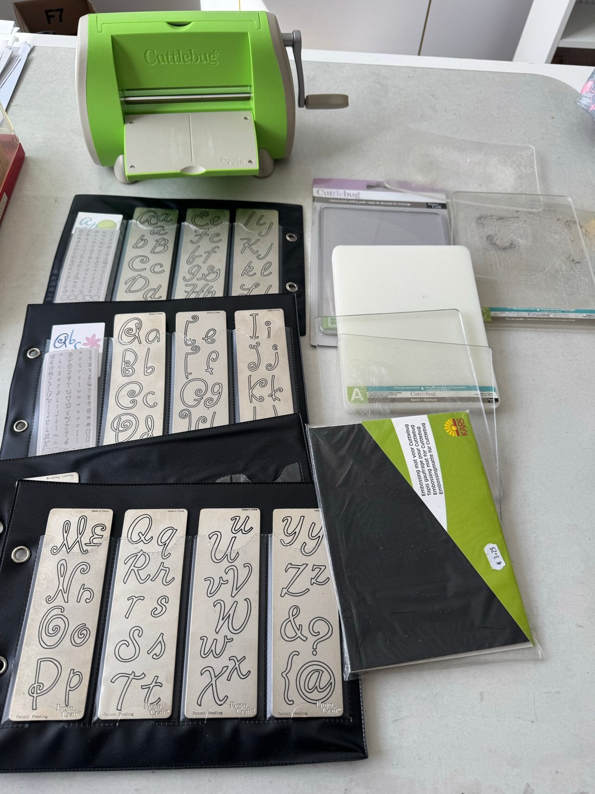 Complete Cuttlebug Set Platen, Embossingmat & 2 Alfabetten!, Hobby en Vrije tijd, Ophalen, Gebruikt, Overige thema's, Kunststof
