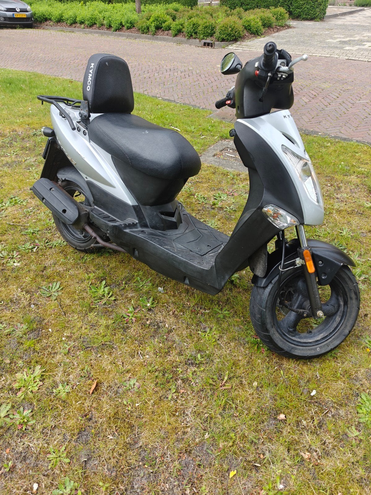 Goede scooter aangeboden, Fietsen en Brommers, Ophalen, Gebruikt, 49 cc, Benzine