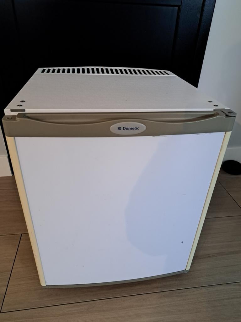 Mini koelkast (kampeer) met vriesvakje (merk Dometic), Ophalen, Gebruikt