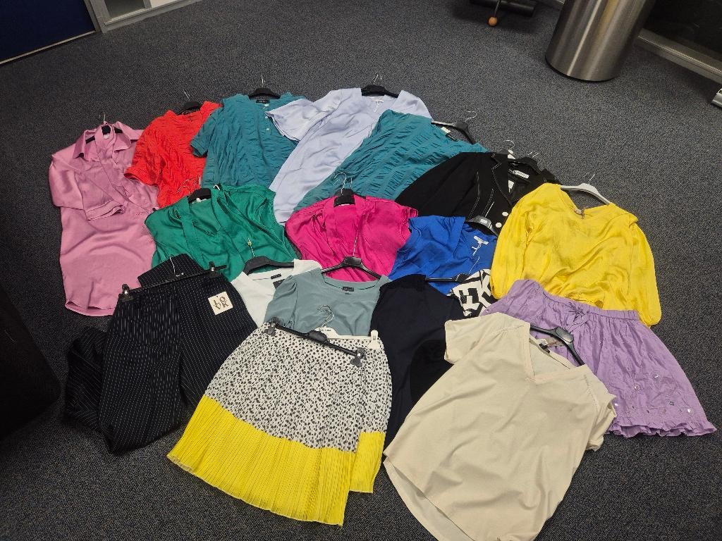 Partij nieuwe kleding - 25 stuks, Kleding | Dames, Dames-kledingpakketten, Ophalen of Verzenden, Nieuw