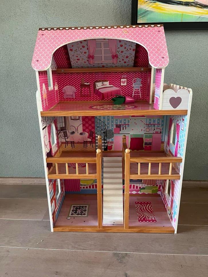 Groot Poppenhuis met Meubels en Poppetjes - Goede Staat, Kinderen en Baby's, Speelgoed | Poppenhuizen, Ophalen, Zo goed als nieuw
