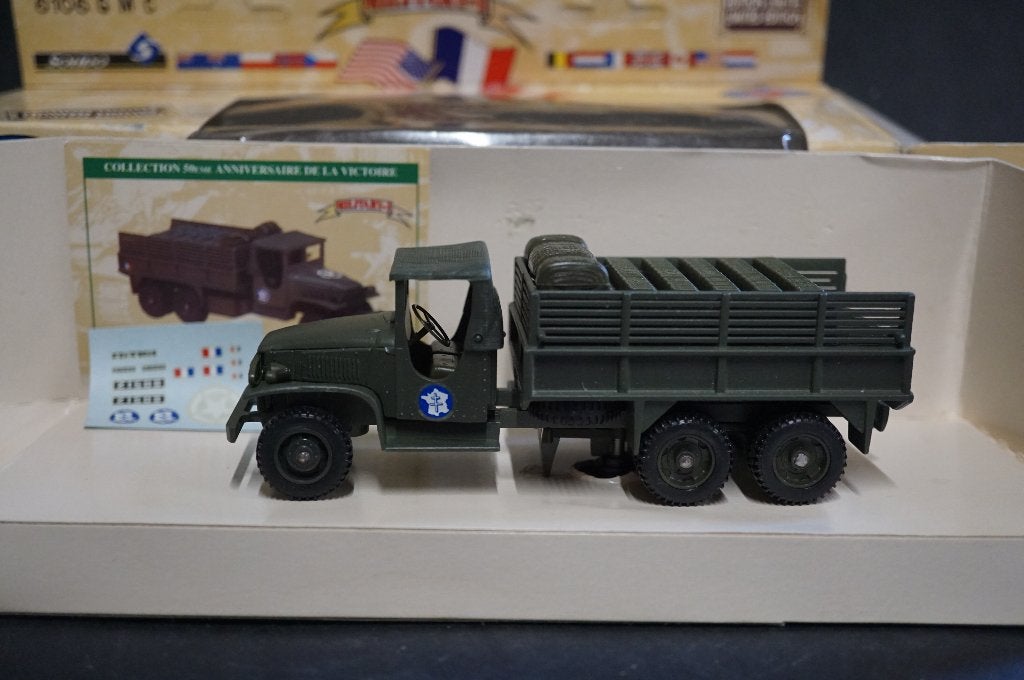 Solido GMC militaire vrachtwagen met jerrycans - 1/50 - TOP, Ophalen of Verzenden, Zo goed als nieuw, Bus of Vrachtwagen, Overige merken