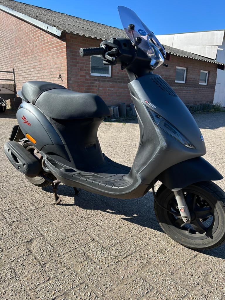 Piaggio zip 2019, smoked led’s, Ophalen, Zo goed als nieuw, Benzine, Zip