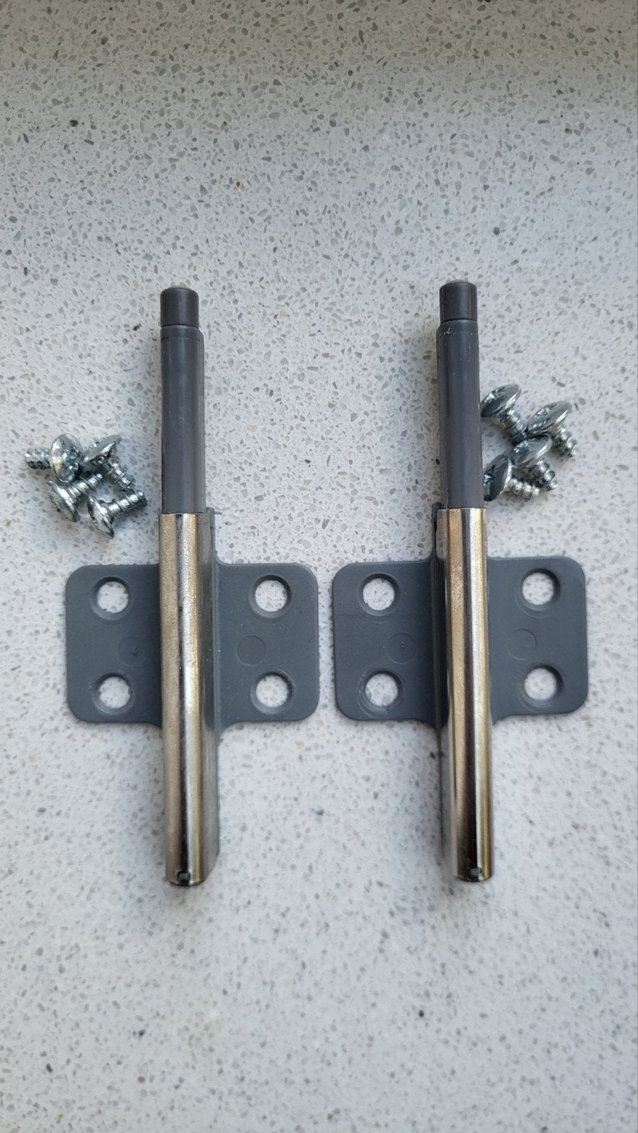 Ikea Besta push-to-open mechanisme (2 stuks), Ophalen of Verzenden, Zo goed als nieuw