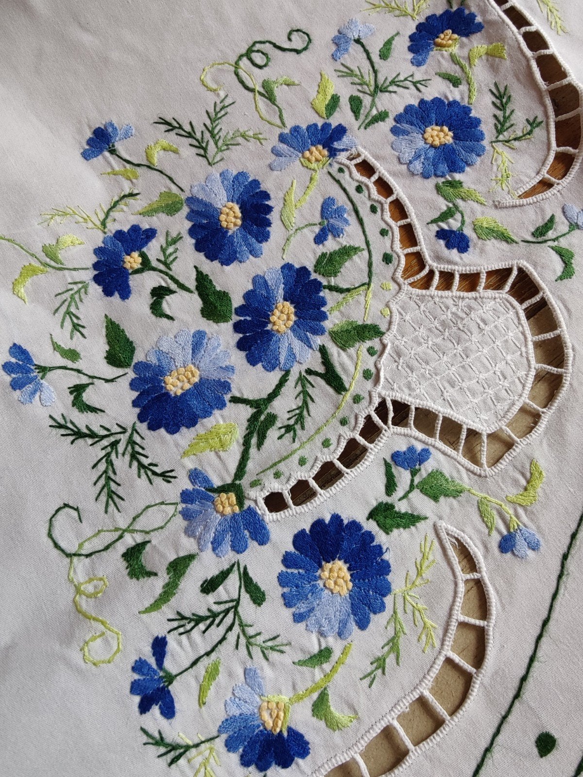 Geborduurd rond tafelkleed met bloemen & servetten, Huis en Inrichting, Tafelkleden, 180 cm, Verzenden, Rond, Nieuw