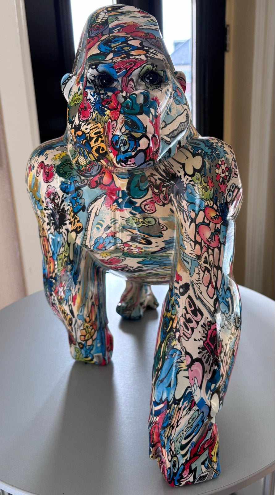 Opvallend Gorilla Beeld - Pop Art Stijl (Polyresin), Kunststof, Zoogdier, Beeld, Beschilderd