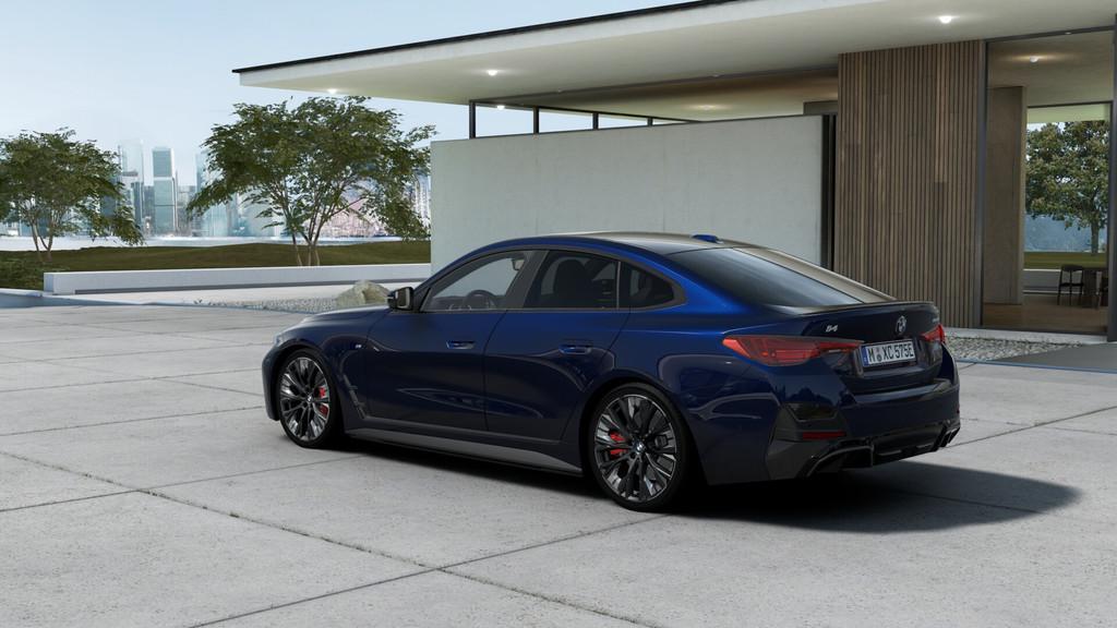 BMW i4 eDrive40 M Sport / M Sportstoelen / Achteruitrijcamer, Achterwielaandrijving, Blauw, 2020 kg, Leder
