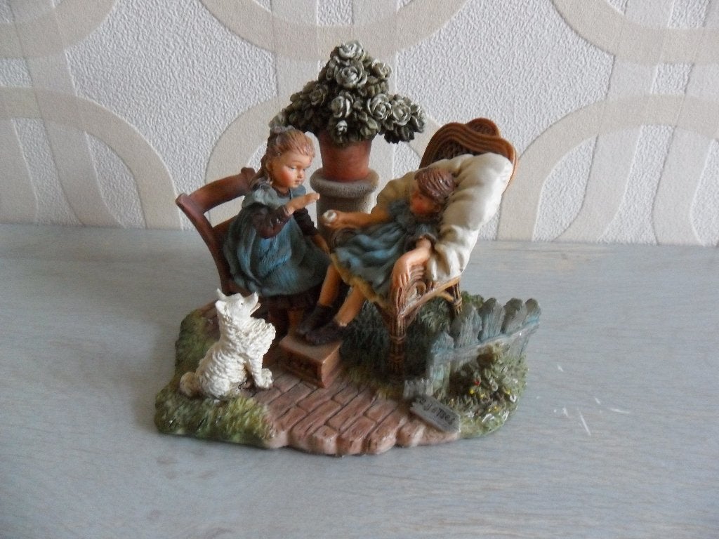 Ot en Sien: Meisjes met Hondje en Bloempot, Gemerkt, Verzamelen, Ophalen of Verzenden, Zo goed als nieuw, Mens
