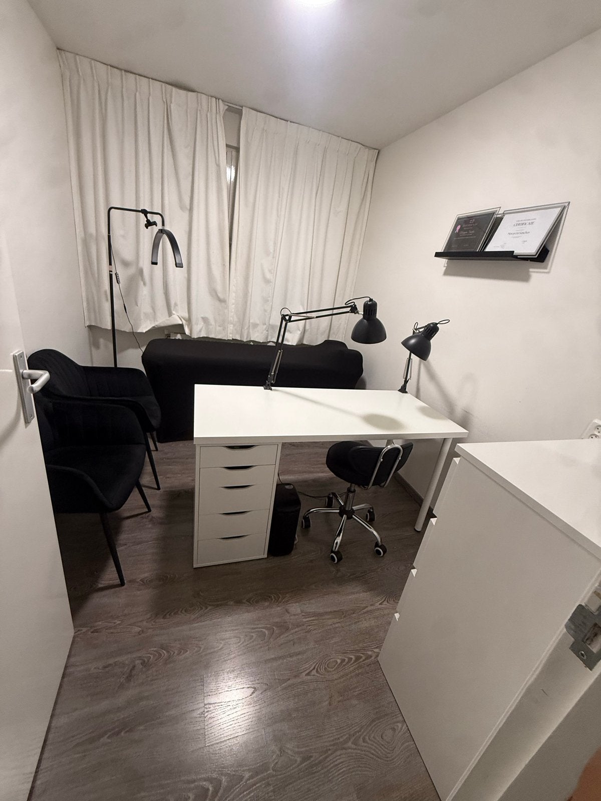 Complete inrichting nagelstudio – meubels en verlichting, Ophalen, Met lades, Spaanplaat of MDF, Zo goed als nieuw