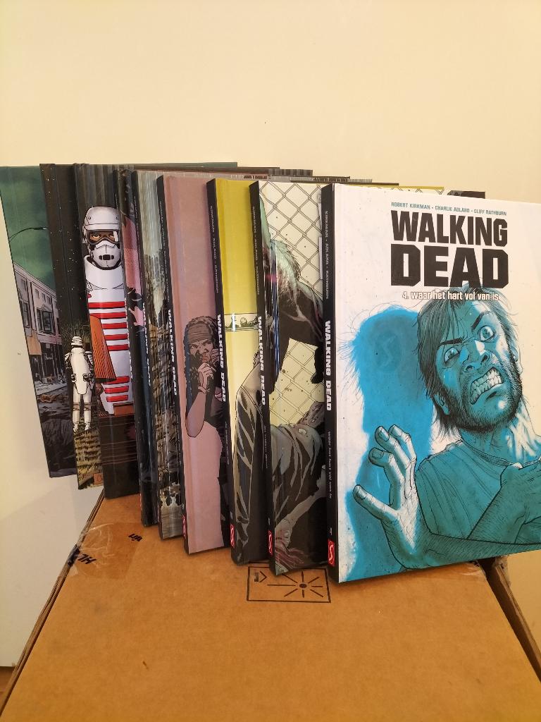 The Walking Dead, Charlie Adlard & Robert Kirkman, Ophalen of Verzenden, Zo goed als nieuw, Meerdere stripboeken