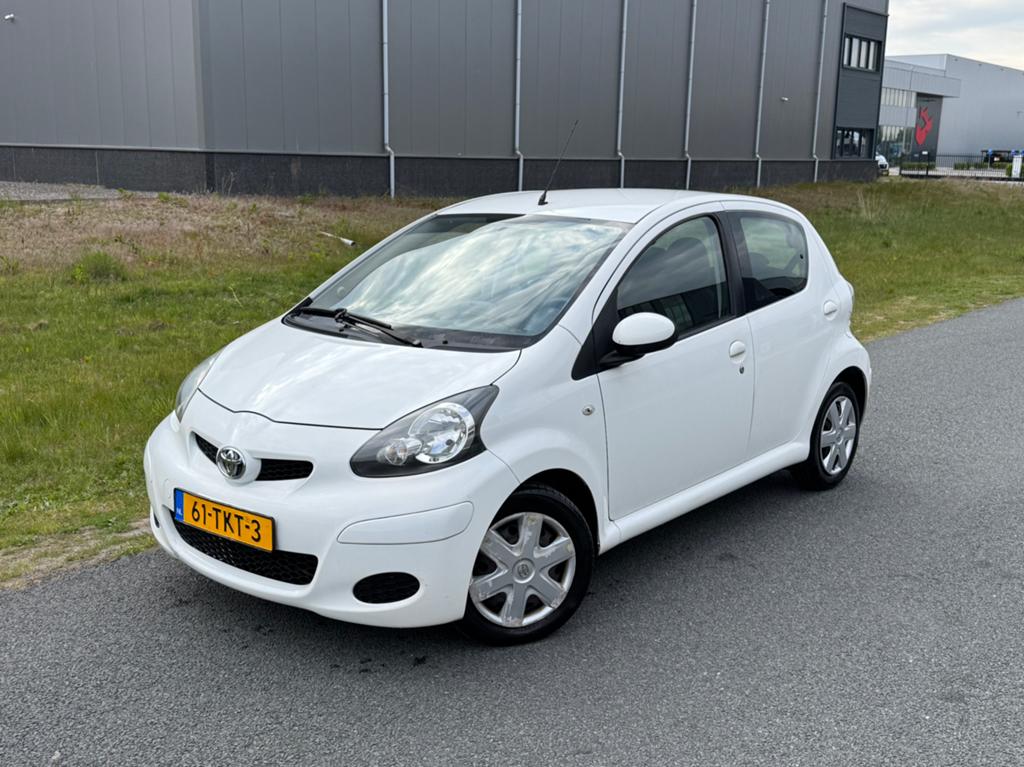 Toyota Aygo 1.0 12V Vvt-i 5DRS 2012 Wit navi Airco!, Auto's, Voorwielaandrijving, 4 stoelen, Origineel Nederlands, Bedrijf