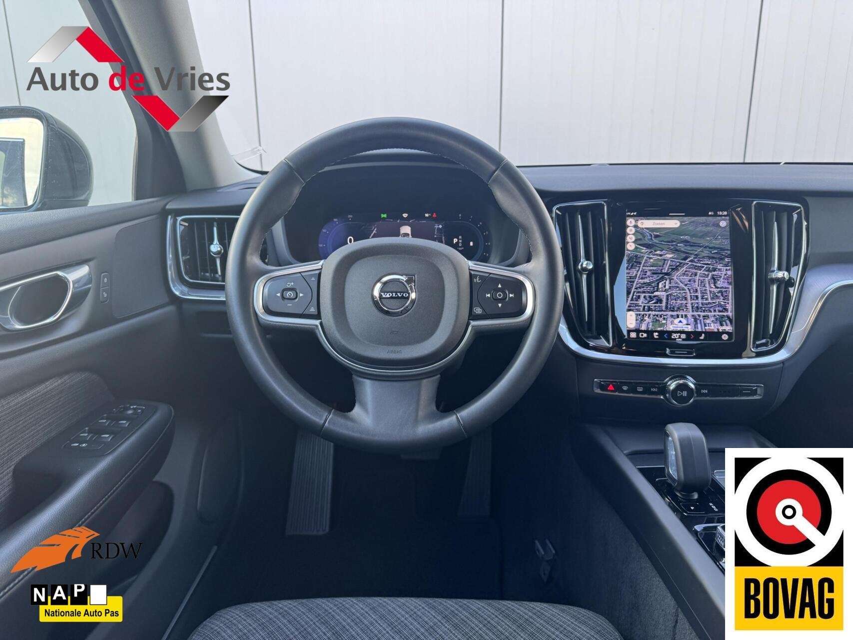 Volvo V60 2.0 B3 Core|Navi|NL-Auto|Adaptive Cruise|LED, Auto's, Stof, 4 cilinders, 1634 kg, Origineel Nederlands