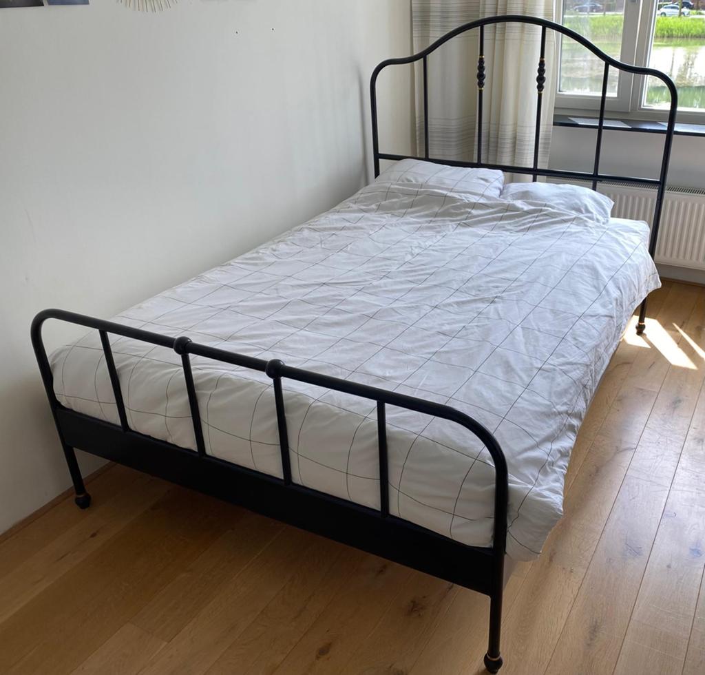 Ikea metalen Sagstua bed, 140x200 incl. lattenbodem, Huis en Inrichting, Slaapkamer | Bedden, Ophalen, Zwart, Tweepersoons, 140 cm