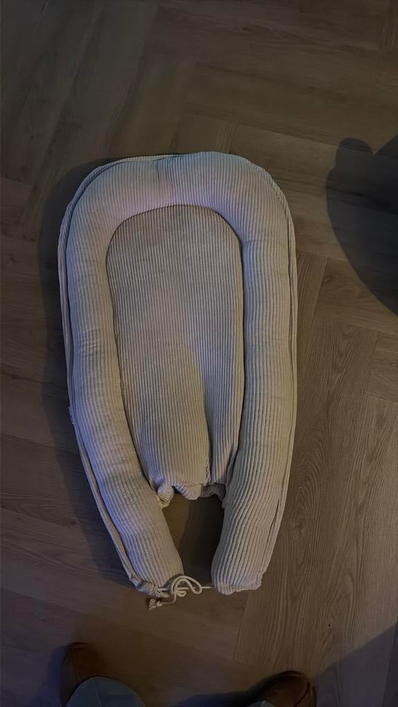 Beige baby nestje van Lieffies, Ophalen, Zo goed als nieuw