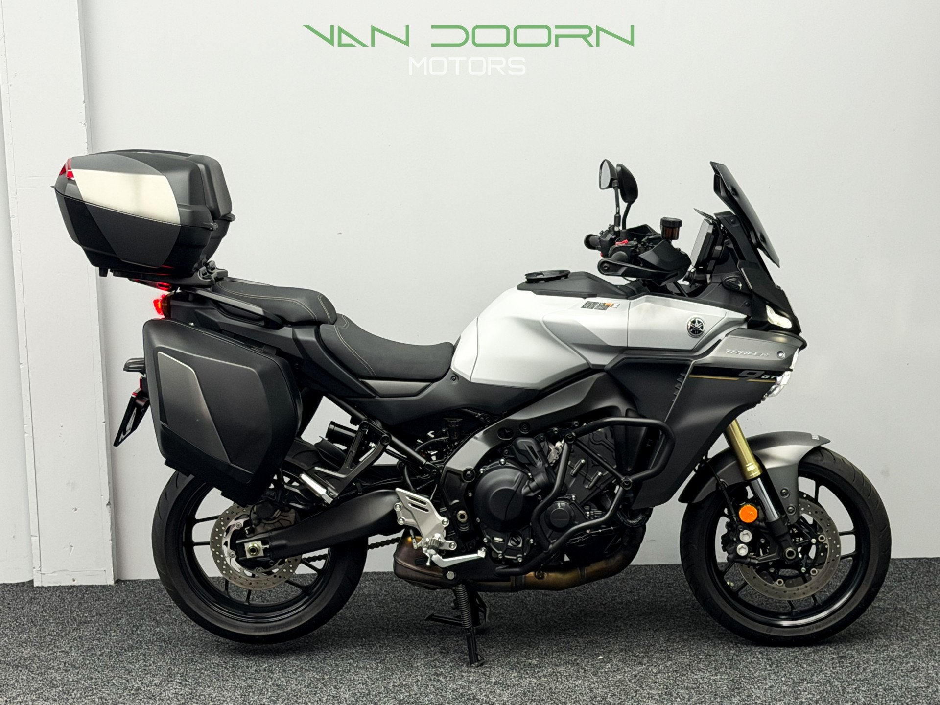 Yamaha TRACER 9 GT Y-AMT | 2025 | Ceramic Ice | 7DKM, Info@vandoornmotors.nl, 890 cc, Kraaivenstraat 23-5
5048AB  TILBURG, NL