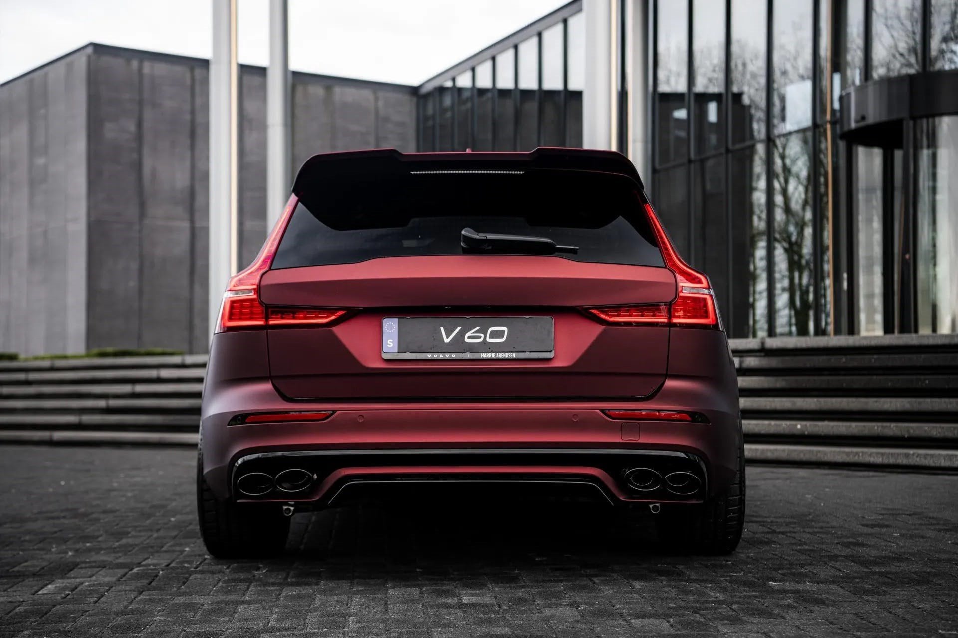 Volvo V60 2.0 T8 Hybrid AWD | Ultra Dark | Heico pakket | Po, Auto's, Gebruikt, 4 cilinders, Zwart, Te koop