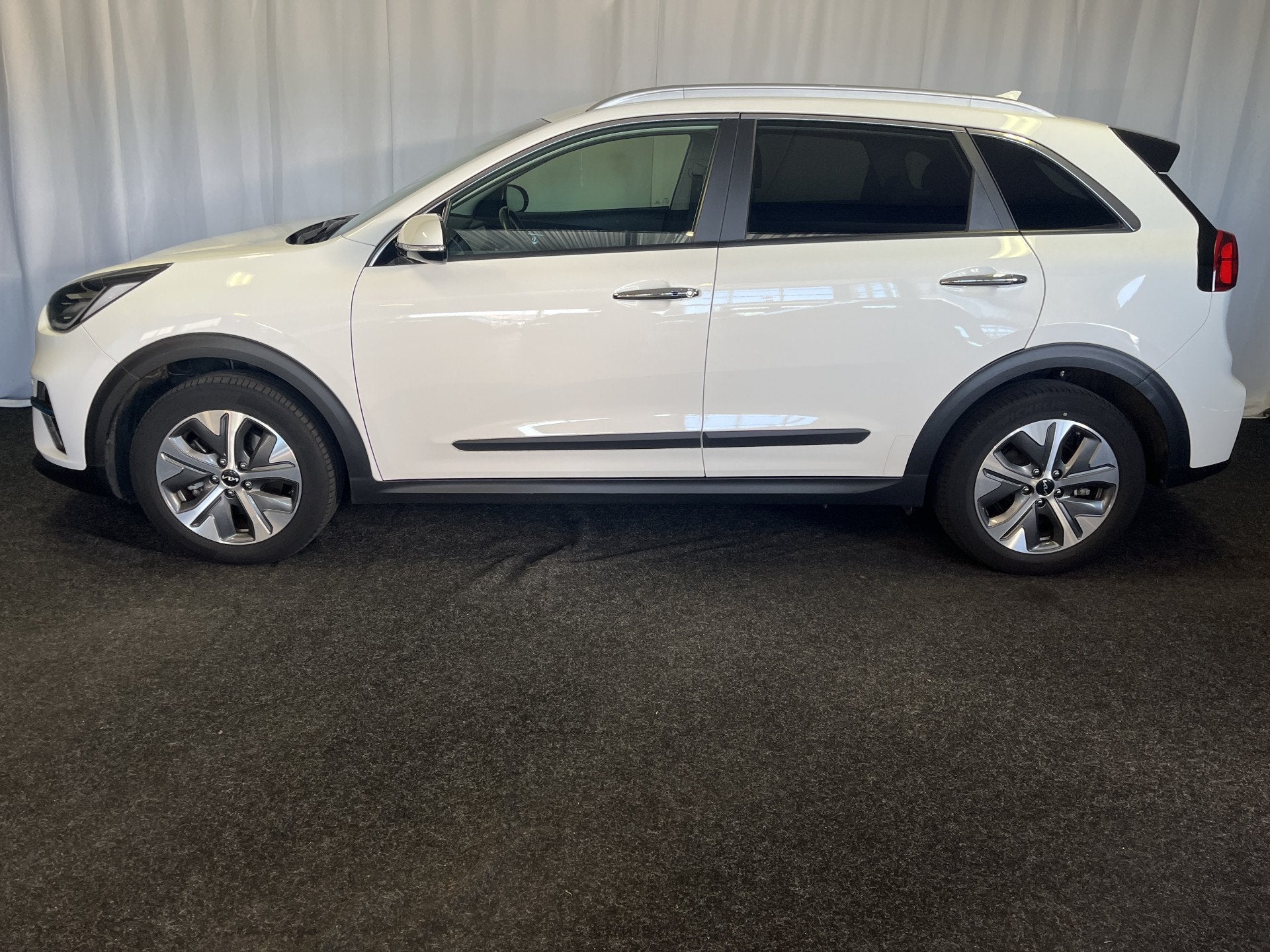 Kia e-Niro DynamicPlusLine 64 kWh 1E EIGN/ECC/3 FASE/100%SOH, Gebruikt, 1712 kg, Met garantie (alle), Leder en Stof