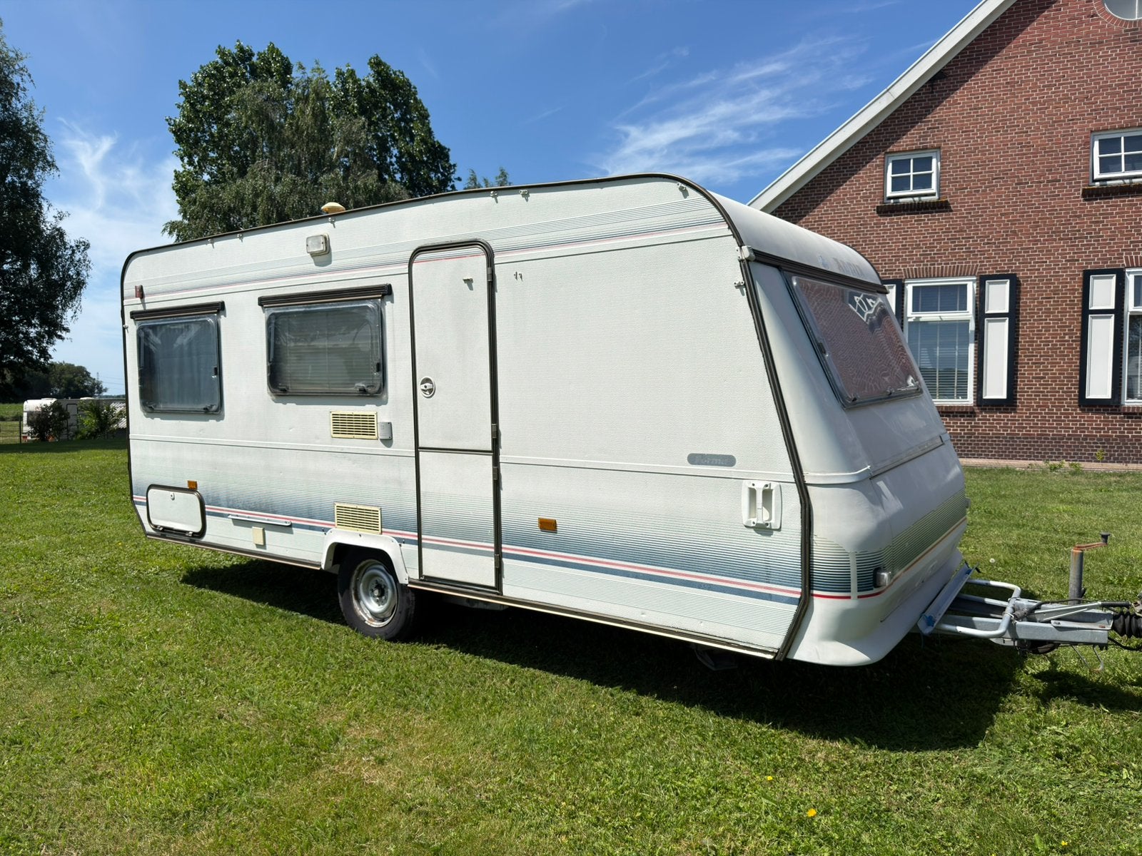Adria 4080 (1989) | Goede voortent, Caravans en Kamperen, Caravans, Rondzit, Koelkast, Bedrijf, 750 - 1000 kg