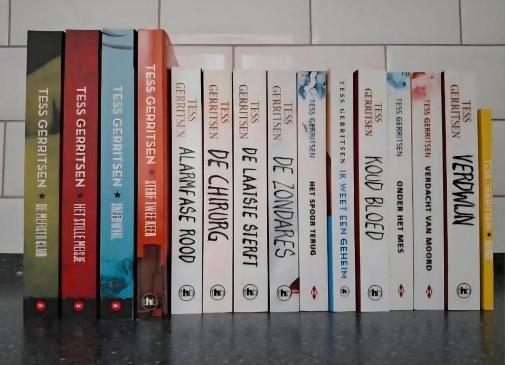 14 boeken van Tess Gerritsen en 1 bonus zgan, Ophalen, Zo goed als nieuw, Tess Gerritsen