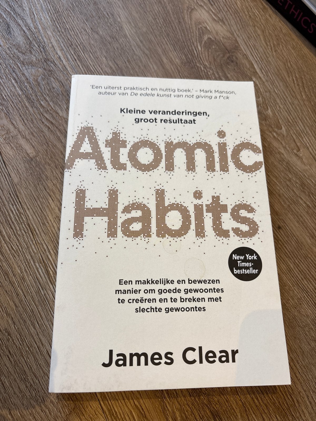 Atomic Habits - James Clear (Nederlandstalig), Boeken, Ophalen of Verzenden, Zo goed als nieuw, Nederland