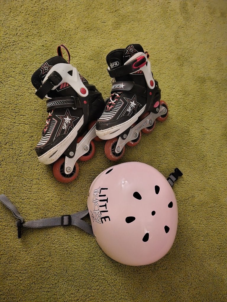 Skates met helm, Verstelbaar, Kinderen, Zo goed als nieuw, Inline skates 4 wielen