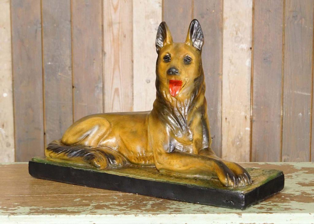 Brocante gipsen herdershond op plateau jaren 50/60, Ophalen of Verzenden, Gebruikt, Dier