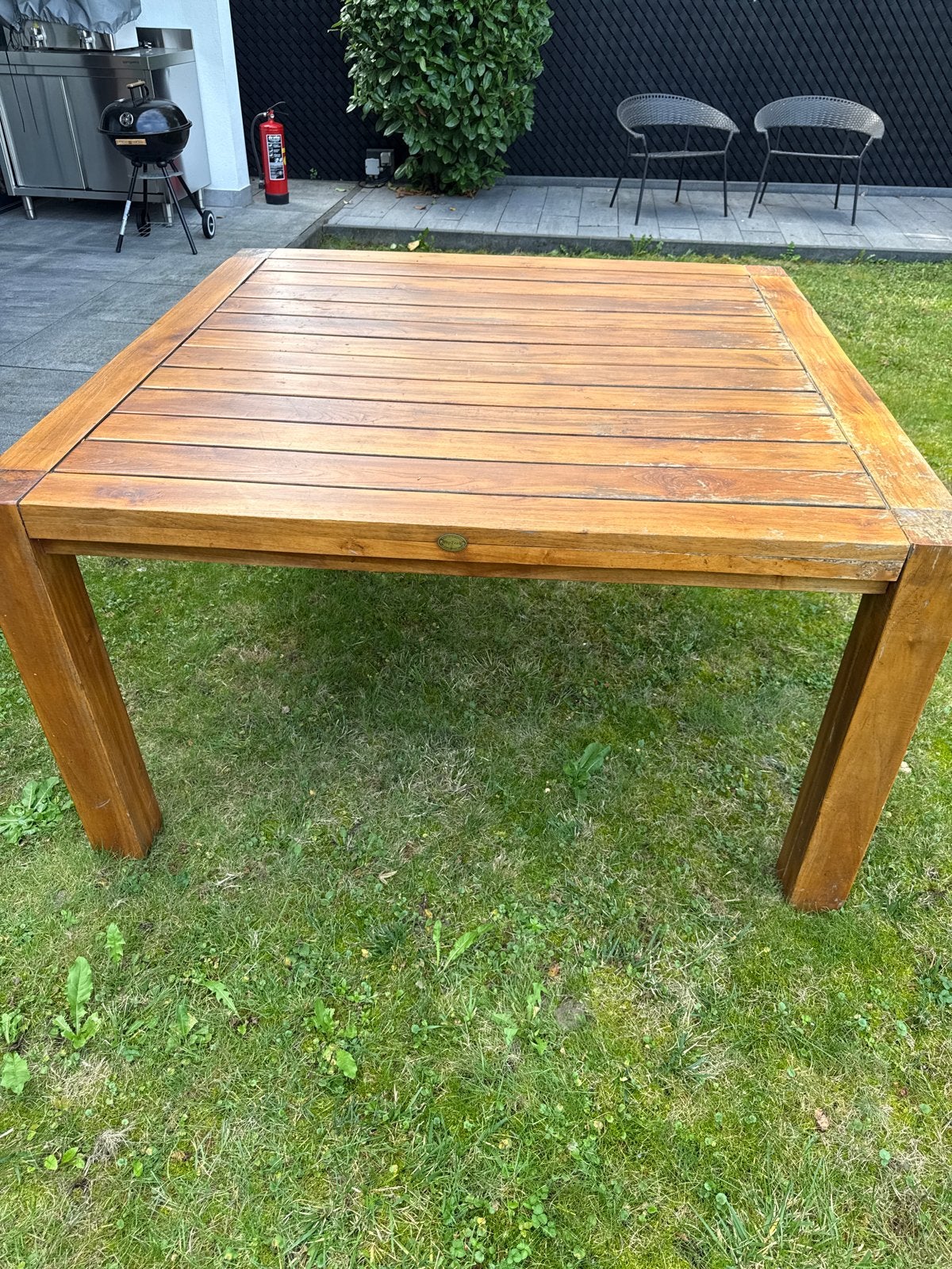 Gratis afhalen. Houten tuintafel 150x150 cm