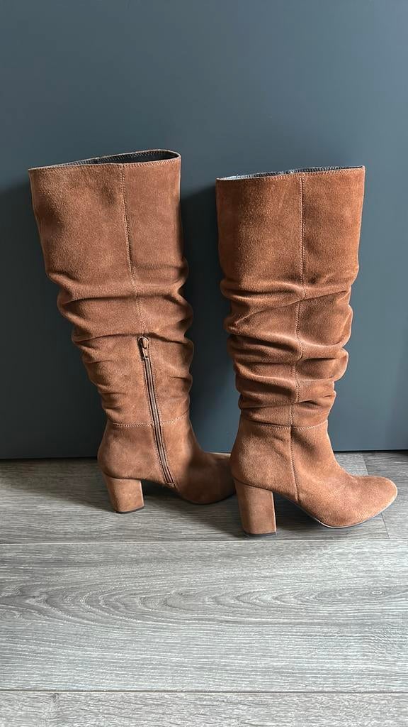 Laarzen bruin suede, Ophalen of Verzenden, Zo goed als nieuw, Bruin, Hoge laarzen