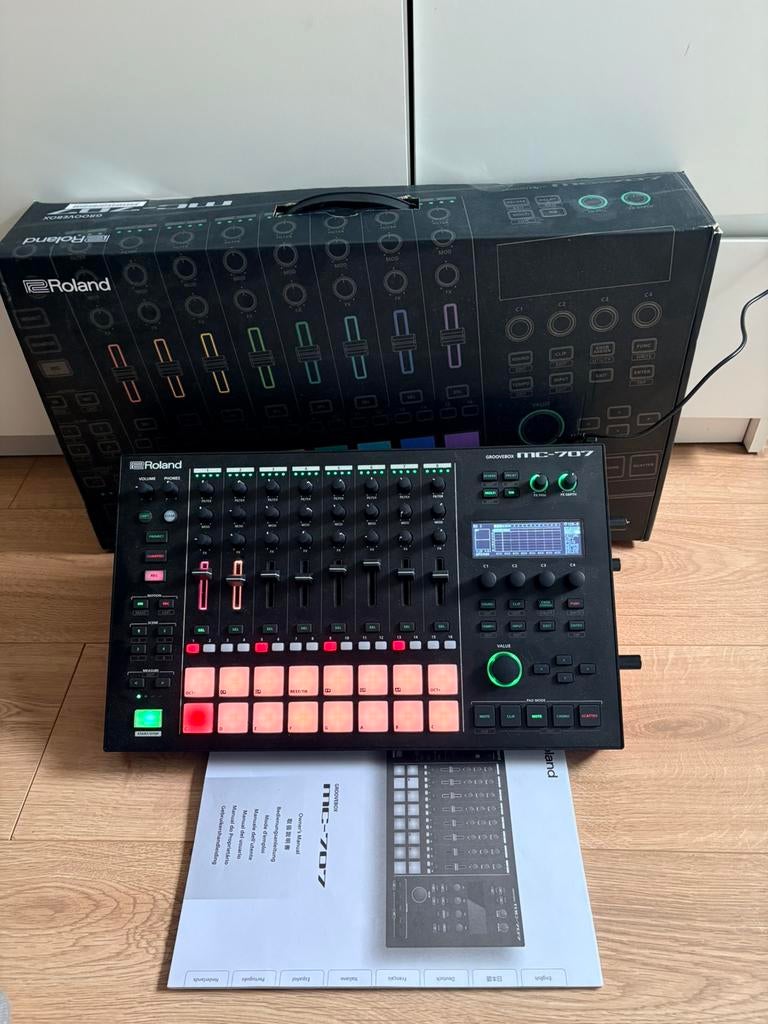 Roland MC 707, Ophalen, Zo goed als nieuw, Overige aantallen, Roland