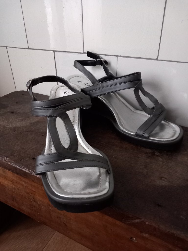 mooie vintage zomer schoenen sleehak, toscania maat 40 nieuw, Ophalen, Nieuw