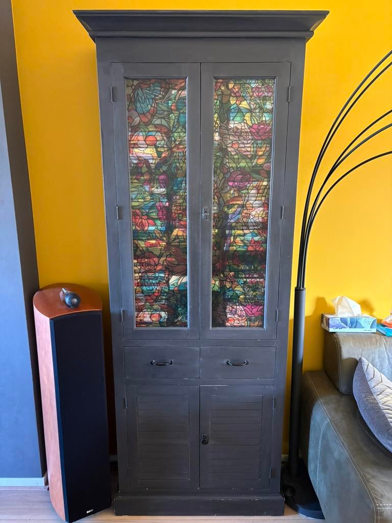 Vintage kast met glas in lood effect deurtjes, Huis en Inrichting, Kasten | Vitrinekasten, Ophalen, 50 tot 100 cm, 25 tot 50 cm