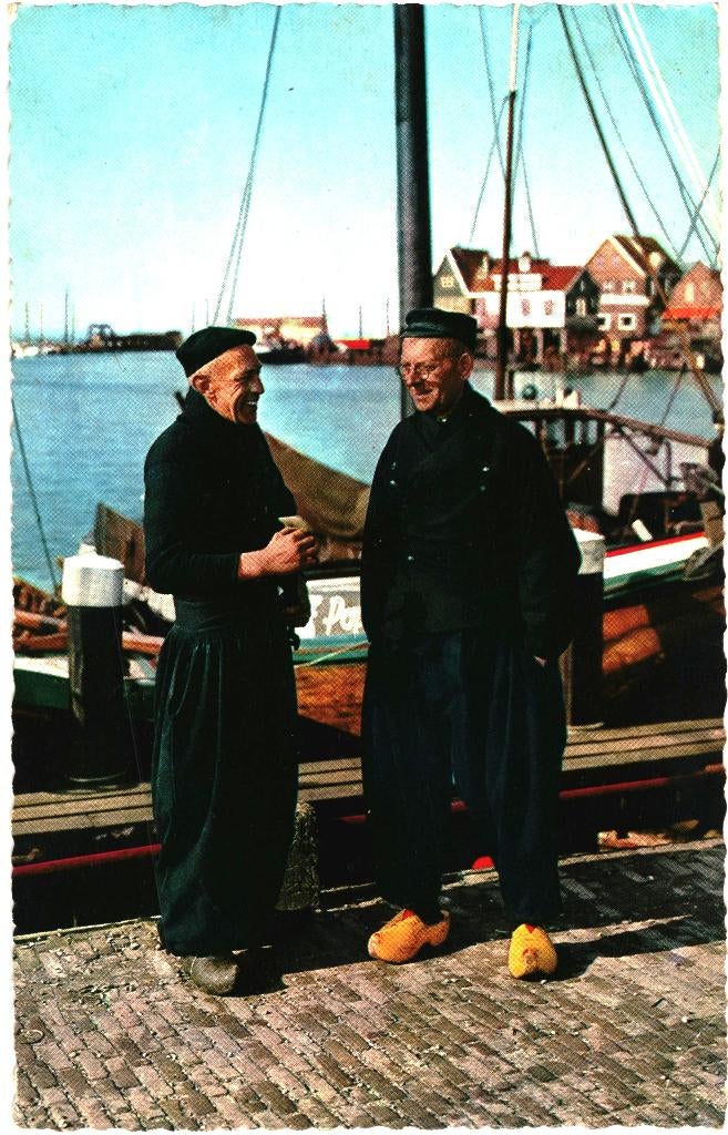 914376 Volendam NH jr 70 klederdracht Gelopen met postzegel
