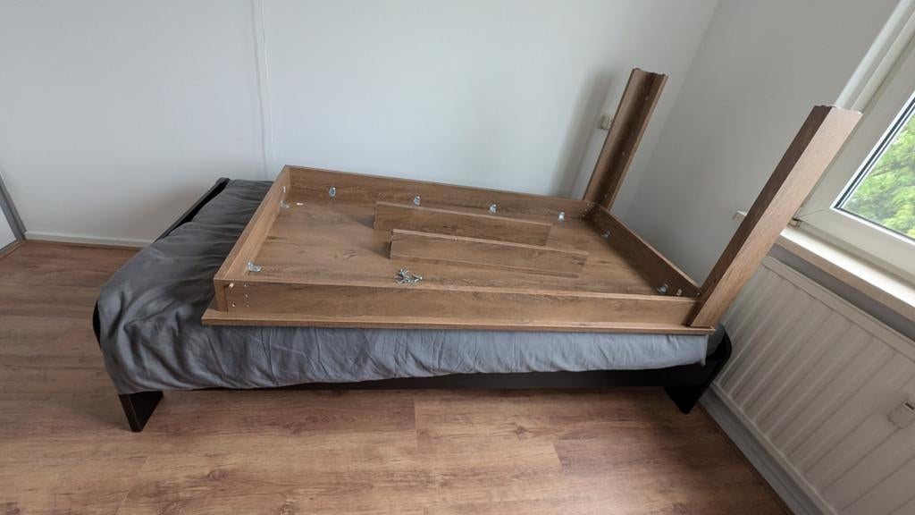 Eettafel houtkleurig, afmeting 150x90 cm, in nieuwe staat., Huis en Inrichting, Tafels | Eettafels, Ophalen, Zo goed als nieuw