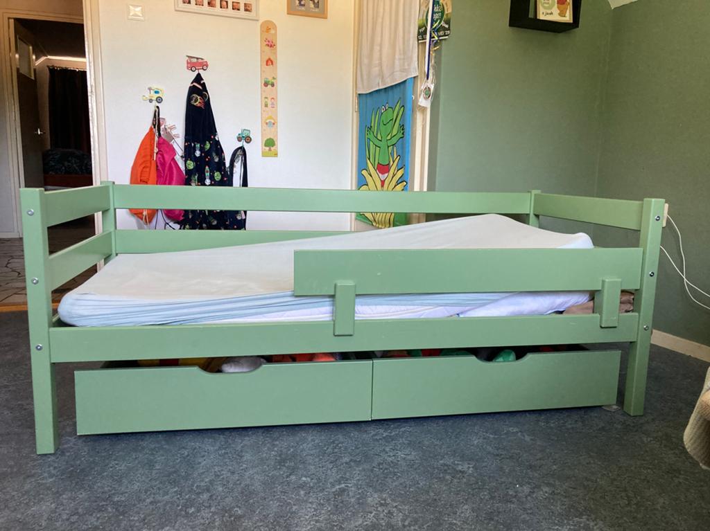 Peuterbed met opberglade, Gebruikt, 70 tot 85 cm, 140 tot 160 cm, Ophalen