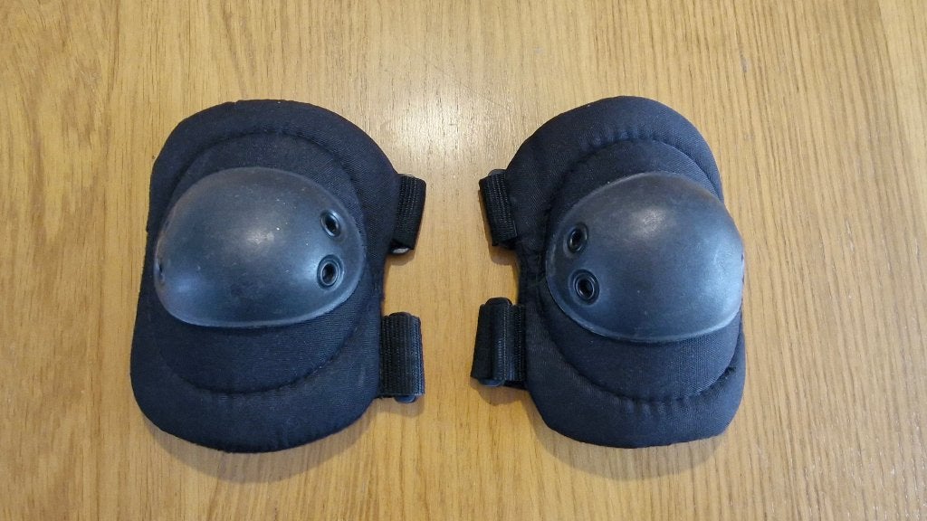 Airsoft Elleboog beschermers Zwart, Ophalen of Verzenden, Zo goed als nieuw