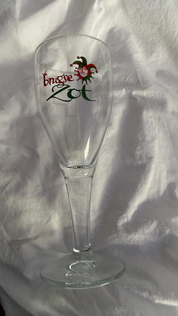 Glas op voet van het biermerk : Brugse Zot, Verzamelen, Biermerken, Ophalen of Verzenden, Nieuw, Glas of Glazen, Overige merken