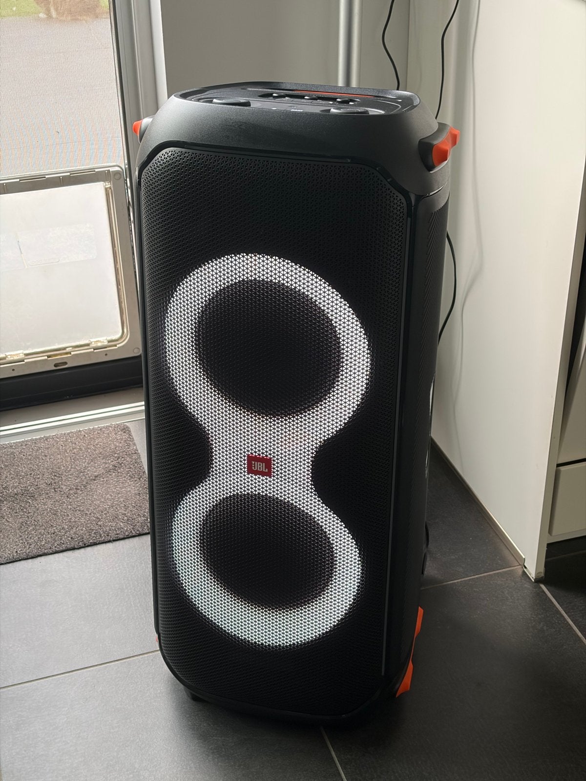 Foto 2 van JBL PartyBox 710 - Krachtige Party Speaker met Lichteffecten