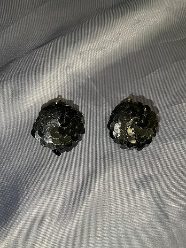 Vintage Zwarte Pailletten Clip-Oorbellen, Sieraden, Tassen en Uiterlijk, Oorbellen, Overige materialen, Gebruikt, Zwart, Ophalen of Verzenden
