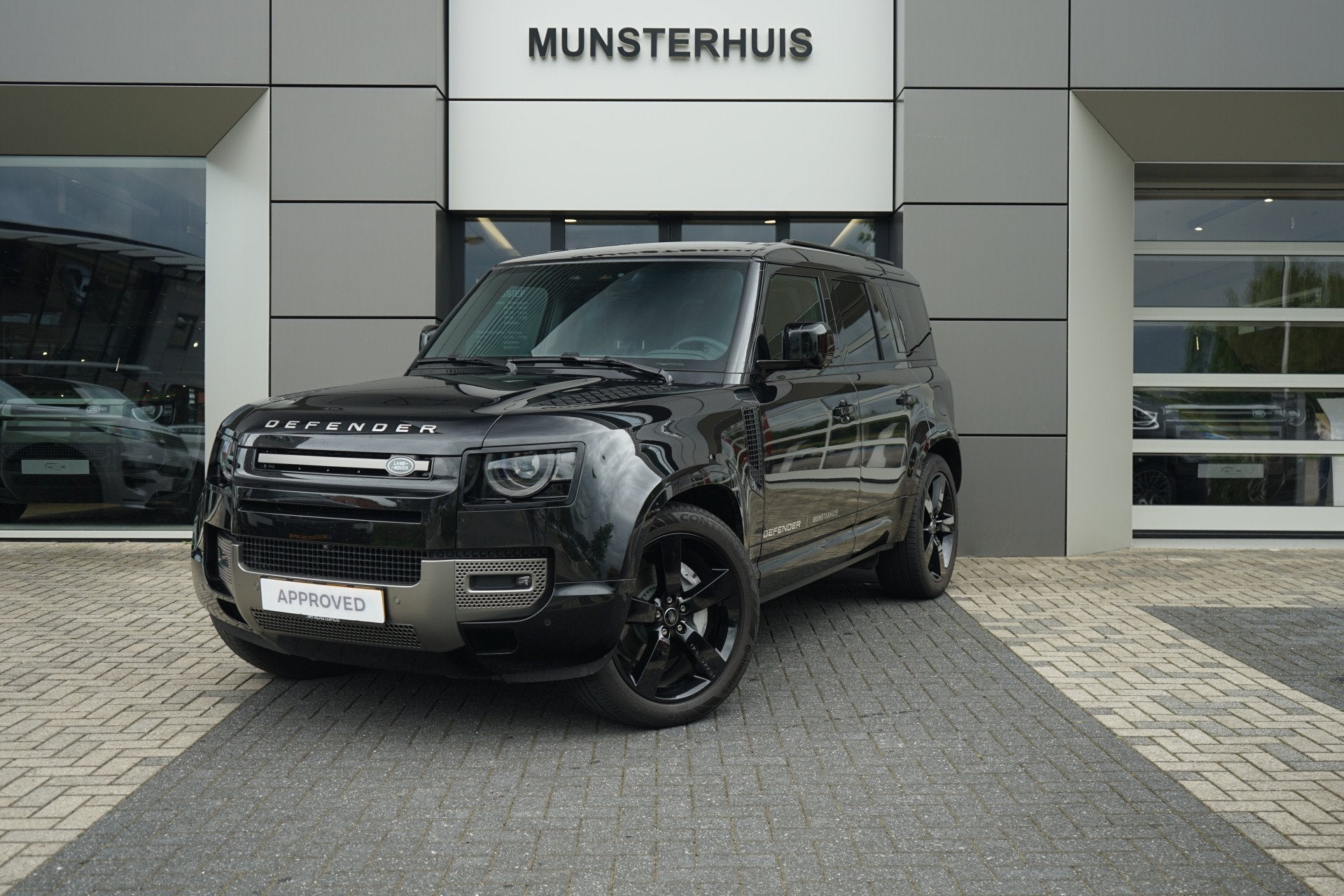 Land Rover Defender 110 P300e 110 X-Dynamic SE | Schuif/Kant