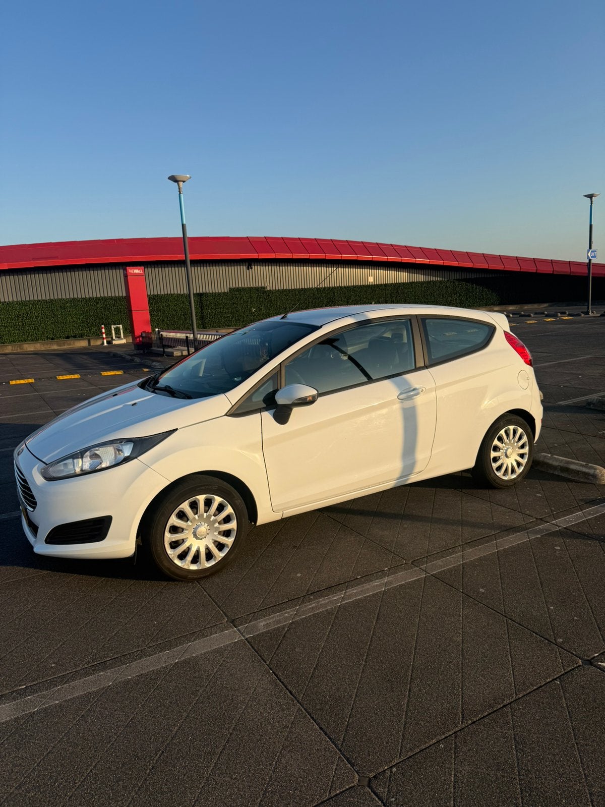 Ford Fiësta 1.25 60pk 3D 2014 Wit, Auto's, Ford, 4 cilinders, Wit, Handgeschakeld, 19 km/l