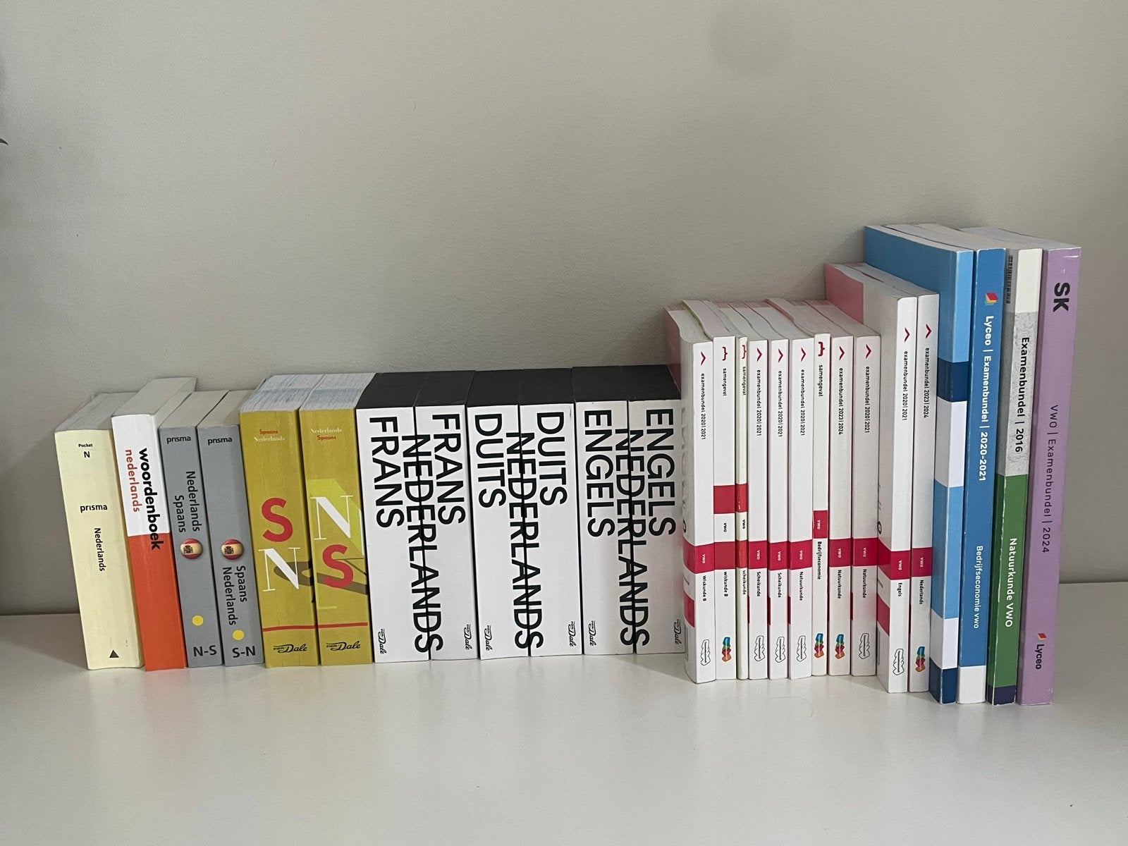 Collectie woordenboeken en examenbundels VWO, Boeken, Ophalen of Verzenden, Zo goed als nieuw
