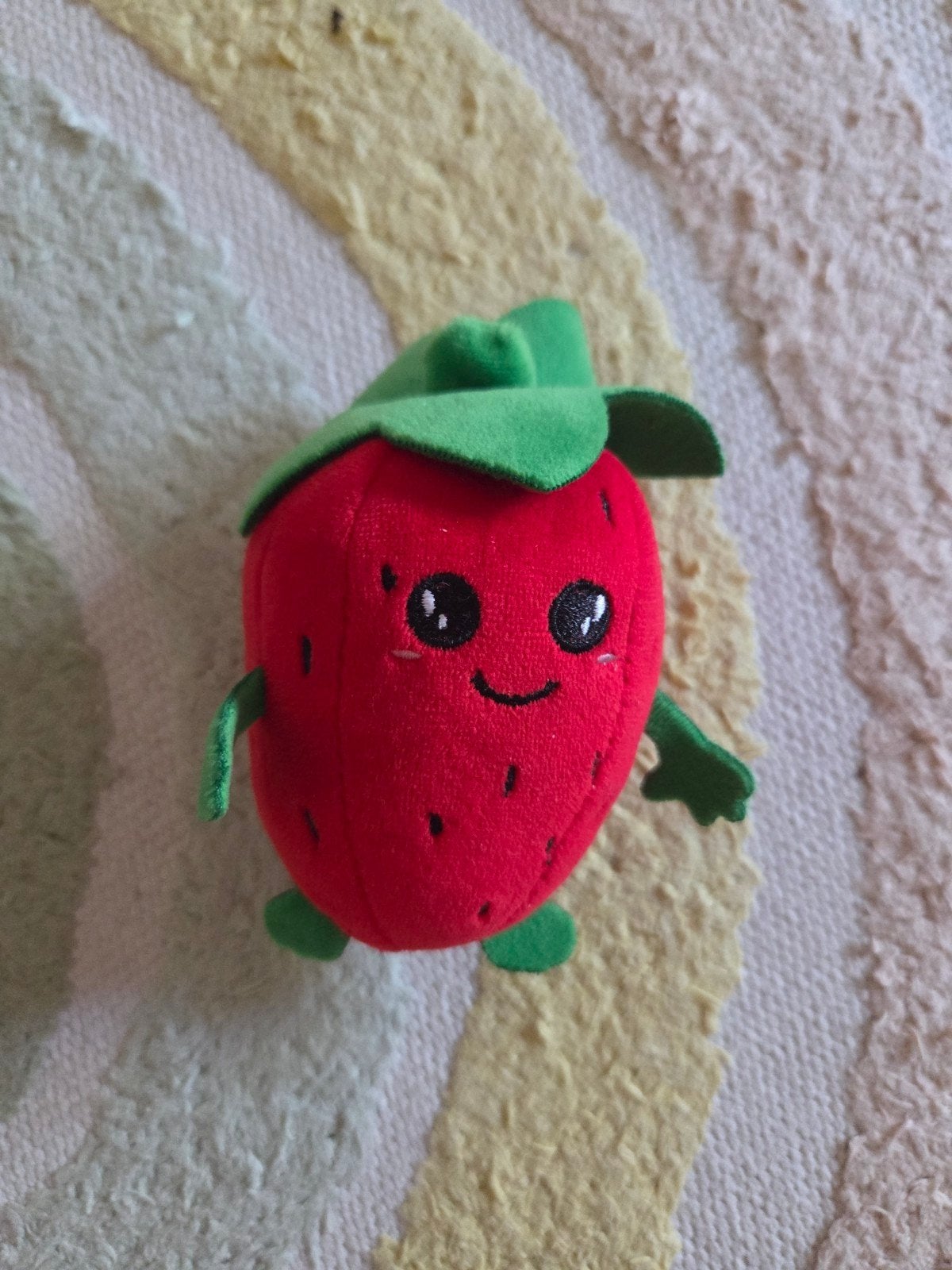 Aardbei knuffel nieuw, alleen labeltje verwijderd, Ophalen of Verzenden, Nieuw, Overige typen, Klein (minder dan 20 cm)