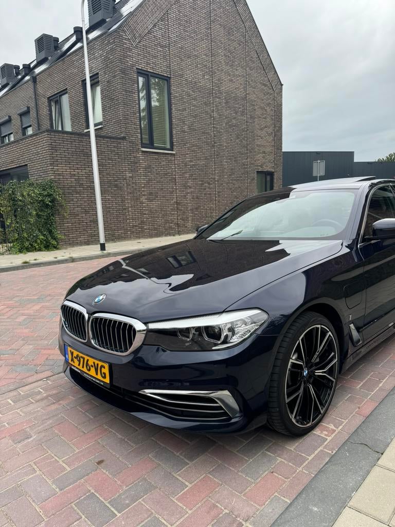 BMW 5-Serie 530e 184pk Aut. 2019 DEALER ONDERHOUDEN, Auto's, 1998 cc, Achterwielaandrijving, 4 cilinders, Bruin
