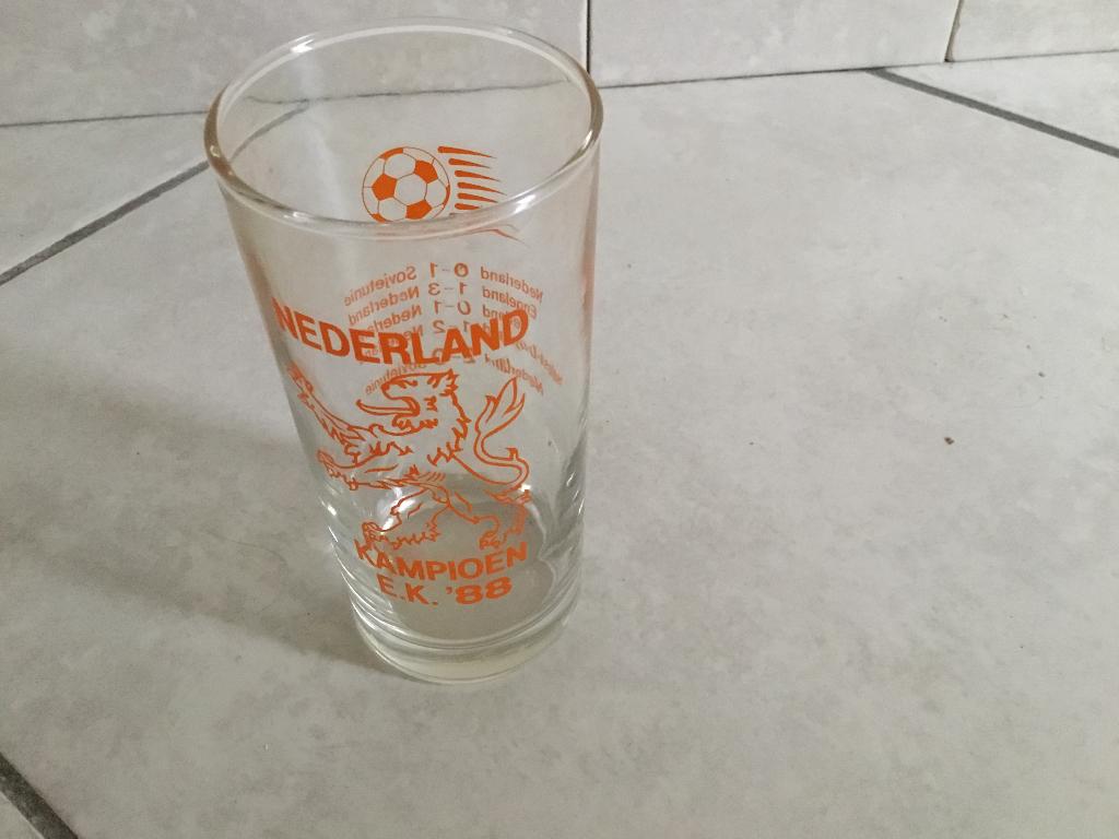 Voetbal glas Nederland 1988, Ophalen of Verzenden, Zo goed als nieuw, Overige binnenlandse clubs, Overige typen