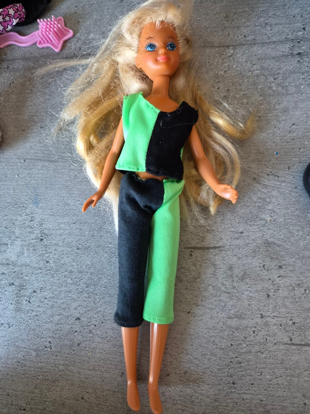 Vintage skipper Barbie pop met groen/zwart pakje, Ophalen of Verzenden, Gebruikt