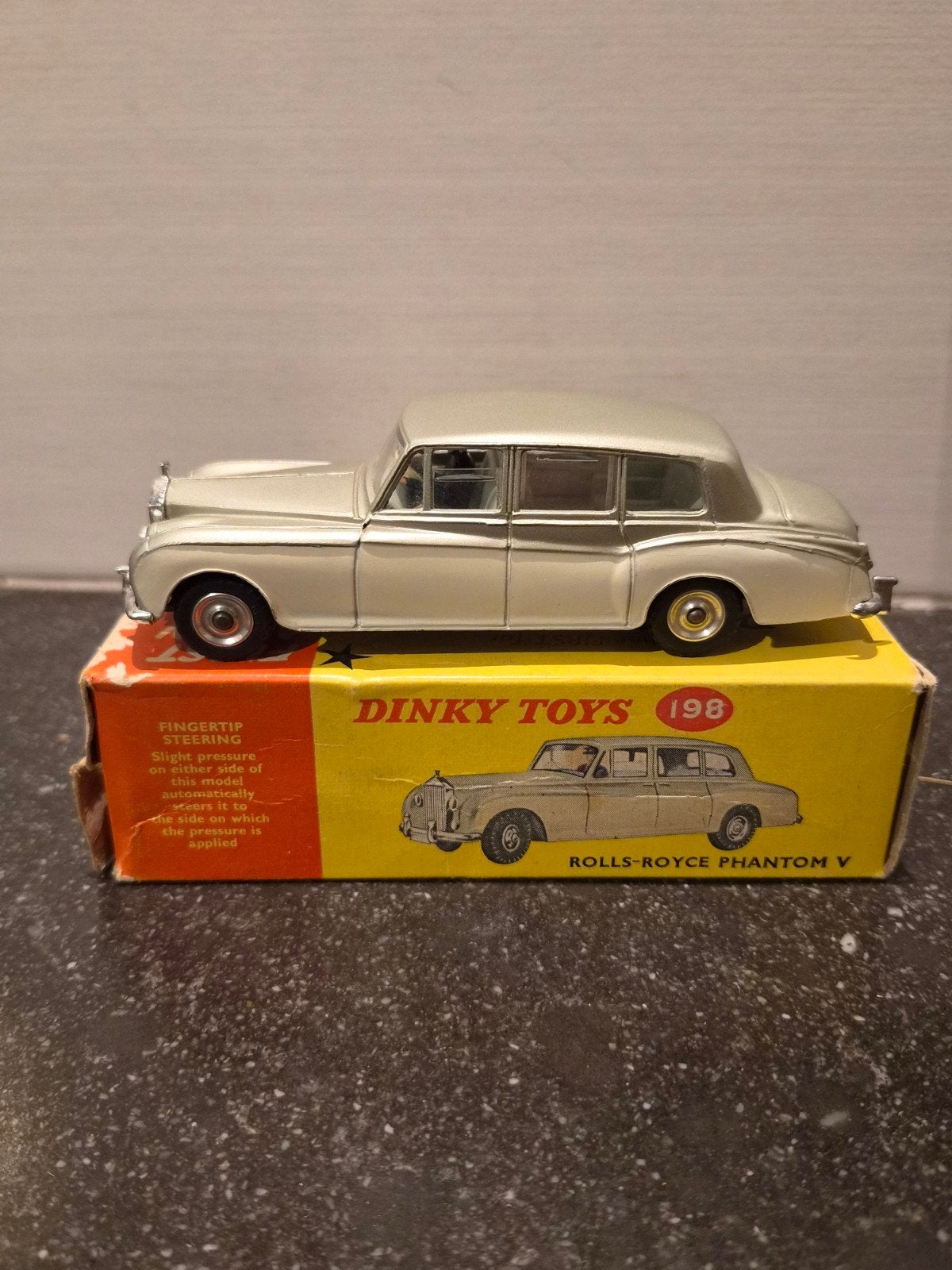 Dinky Toys 198 Rolls-Royce Phantom V - Zo goed als nieuw, Ophalen of Verzenden, Zo goed als nieuw, Auto