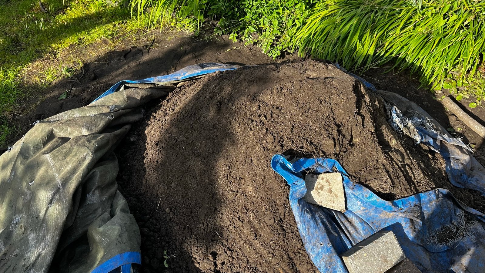 Gratis schone tuinaarde zwarte grond, Ophalen, Tuinaarde
