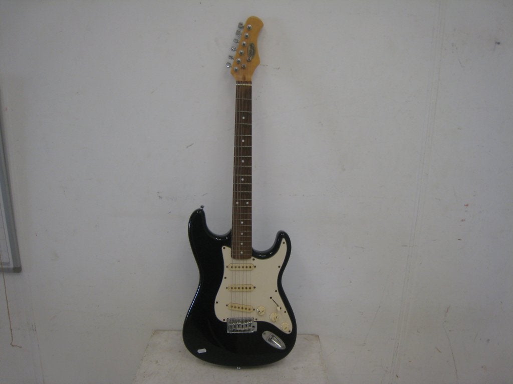 Zwarte Stagg elektrische gitaar, Stratocaster stijl, Niet ingevuld, Gebruikt, Niet ingevuld, Niet ingevuld