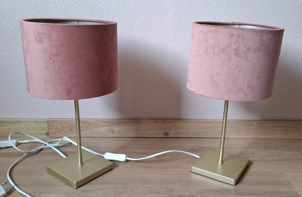 MOET WEG: 2 nachtkast lampen oud roze velours, Huis en Inrichting, Zo goed als nieuw, Stof, Minder dan 50 cm, Ophalen